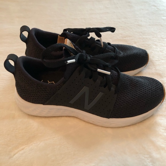 New Balance black sneakers SZ 6 EUC - Picture 4 of 7